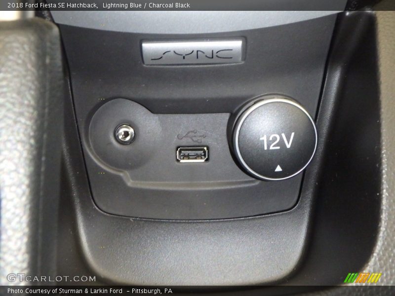 Lightning Blue / Charcoal Black 2018 Ford Fiesta SE Hatchback