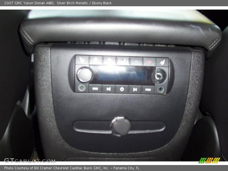 Silver Birch Metallic / Ebony Black 2007 GMC Yukon Denali AWD