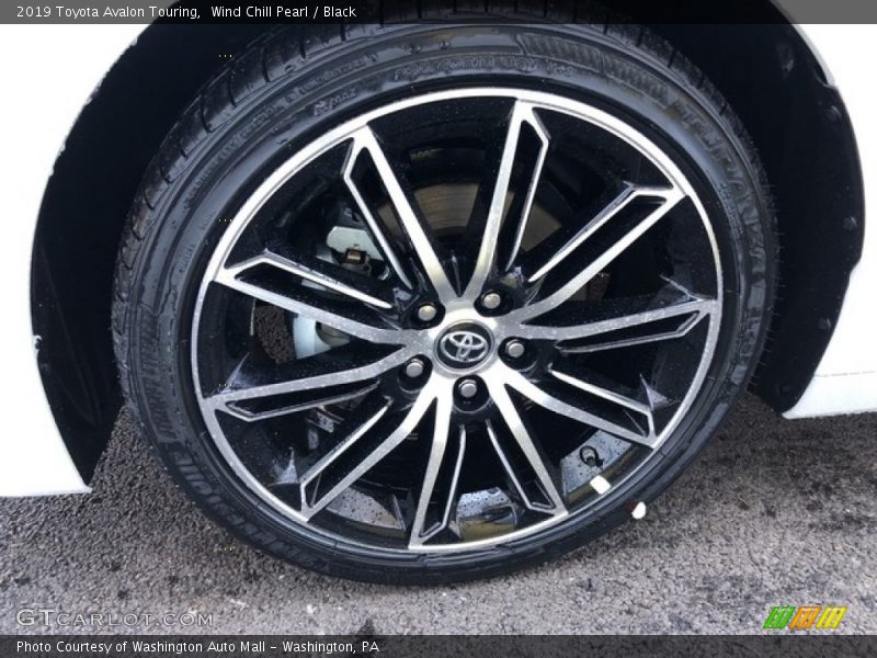 Wind Chill Pearl / Black 2019 Toyota Avalon Touring