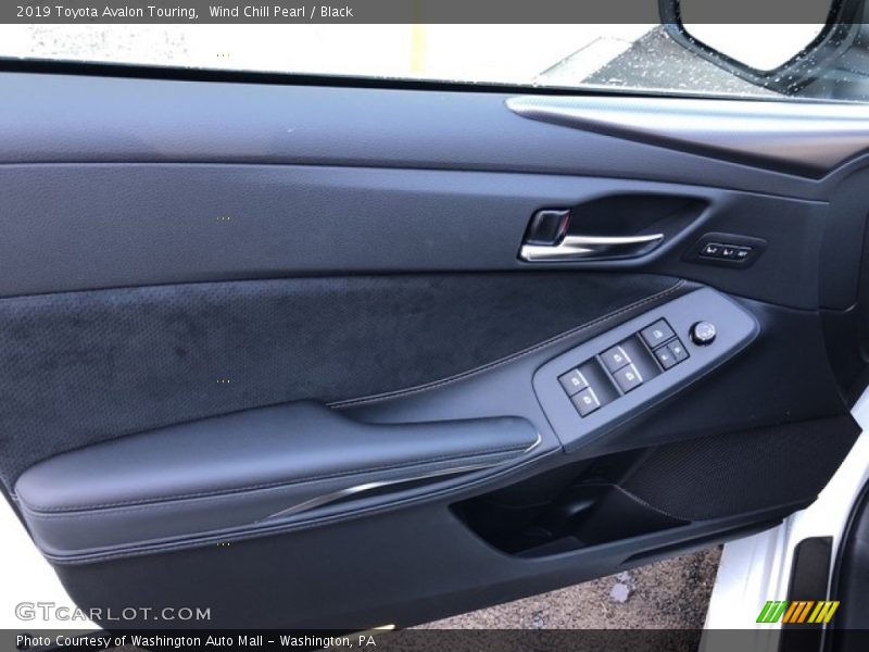 Wind Chill Pearl / Black 2019 Toyota Avalon Touring