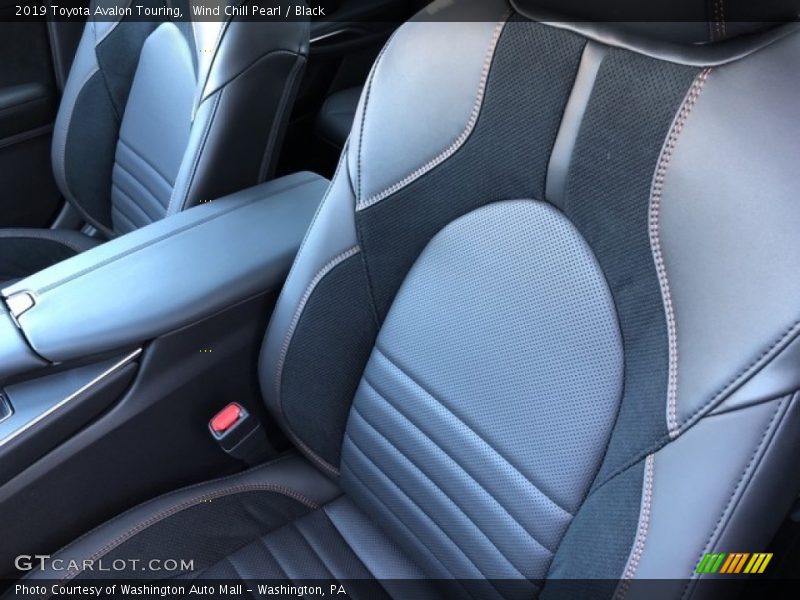 Wind Chill Pearl / Black 2019 Toyota Avalon Touring