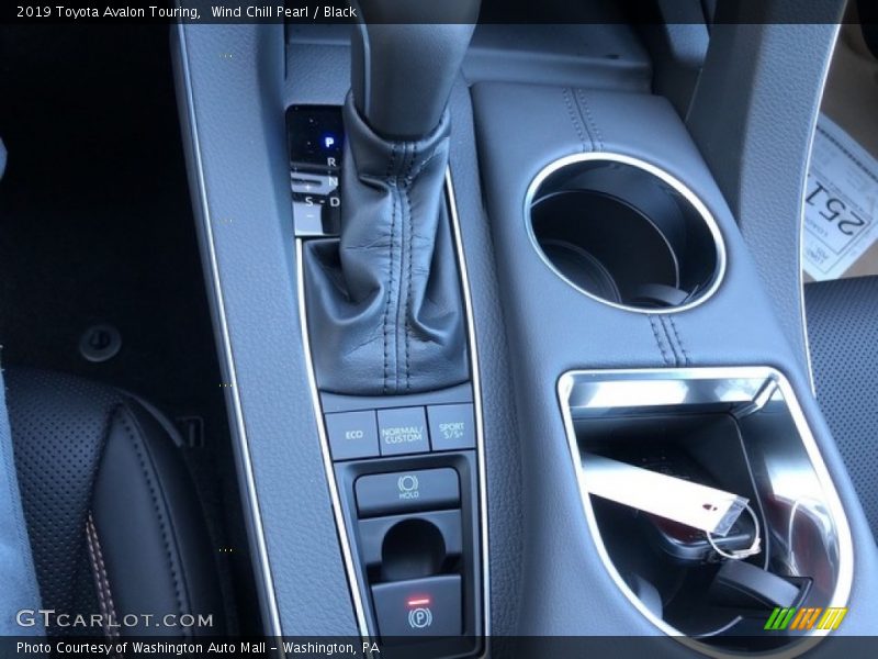 Wind Chill Pearl / Black 2019 Toyota Avalon Touring