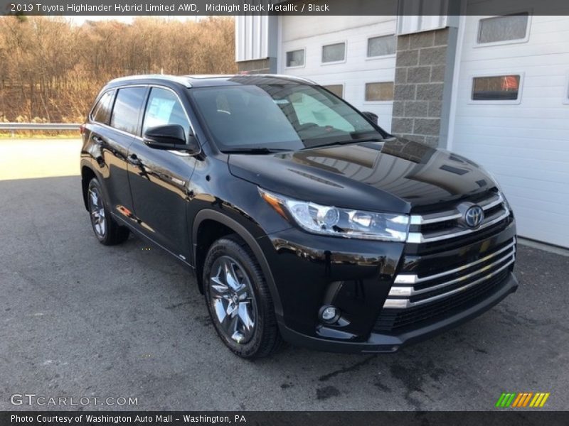 Front 3/4 View of 2019 Highlander Hybrid Limited AWD