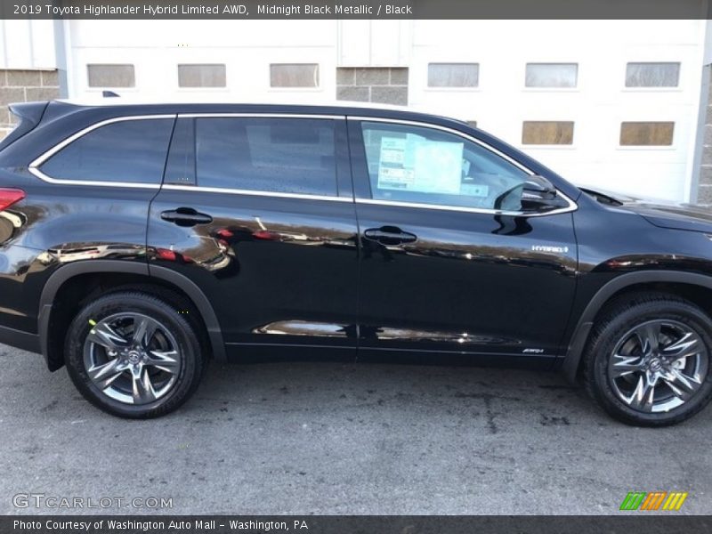 Midnight Black Metallic / Black 2019 Toyota Highlander Hybrid Limited AWD