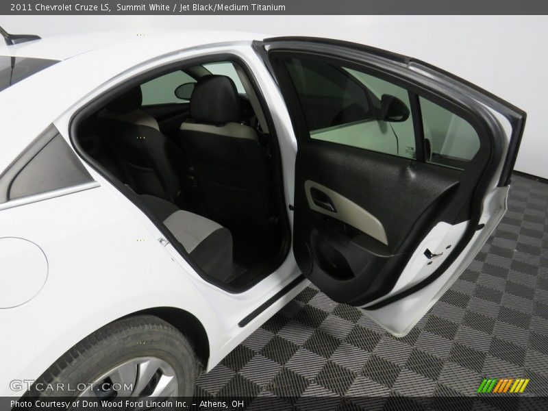 Summit White / Jet Black/Medium Titanium 2011 Chevrolet Cruze LS