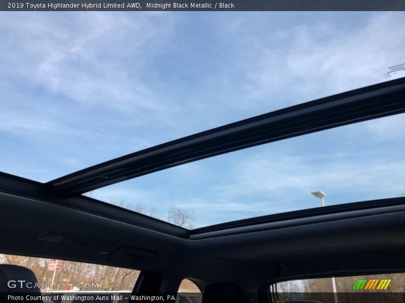 Sunroof of 2019 Highlander Hybrid Limited AWD