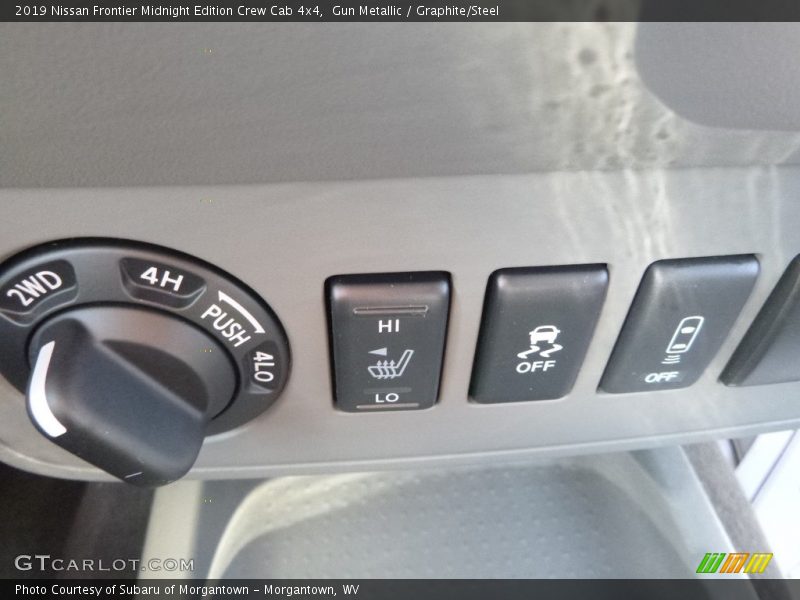 Controls of 2019 Frontier Midnight Edition Crew Cab 4x4