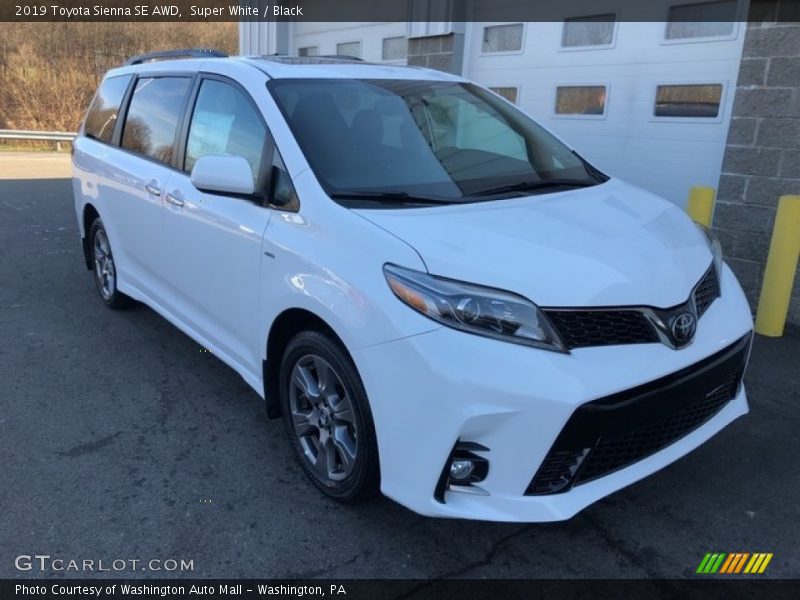 Super White / Black 2019 Toyota Sienna SE AWD