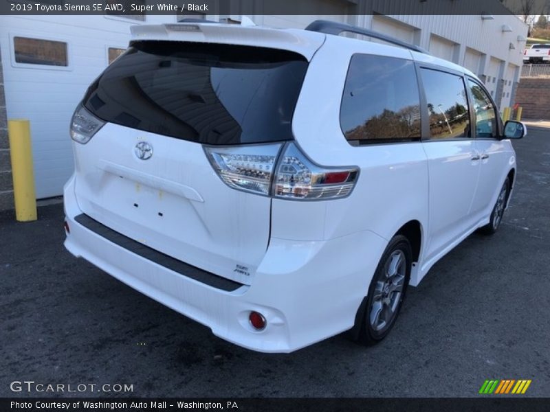 Super White / Black 2019 Toyota Sienna SE AWD