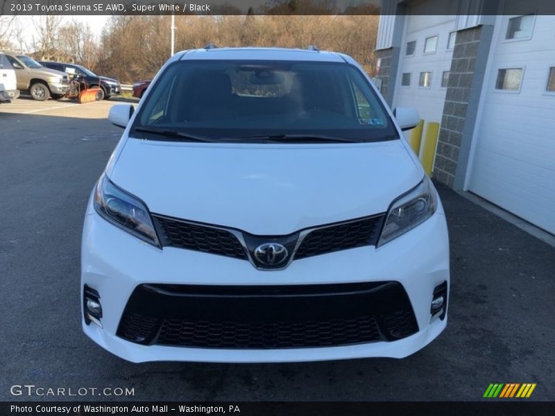 Super White / Black 2019 Toyota Sienna SE AWD