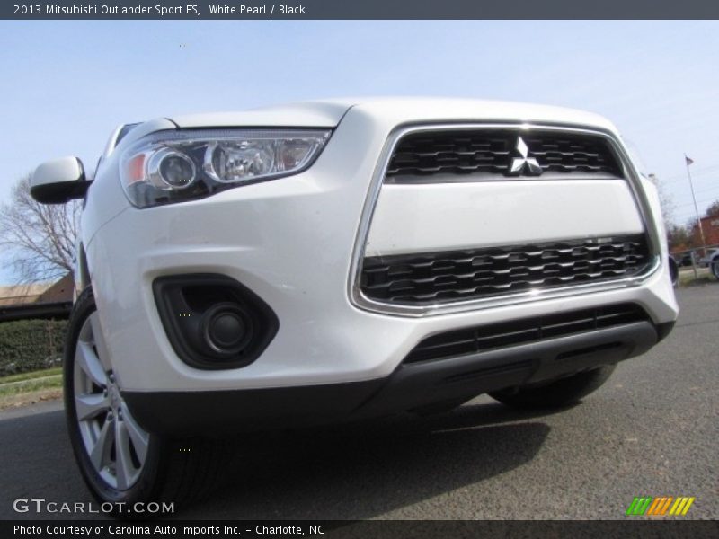 White Pearl / Black 2013 Mitsubishi Outlander Sport ES