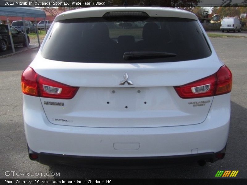 White Pearl / Black 2013 Mitsubishi Outlander Sport ES