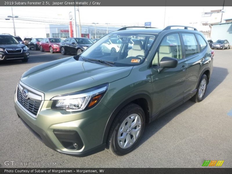 Front 3/4 View of 2019 Forester 2.5i