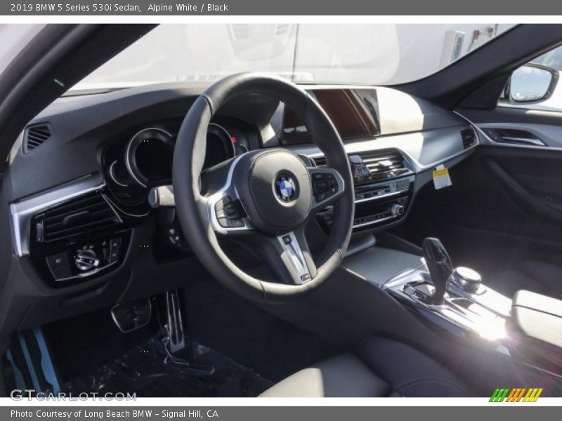 Alpine White / Black 2019 BMW 5 Series 530i Sedan