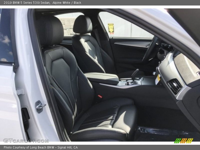 Alpine White / Black 2019 BMW 5 Series 530i Sedan