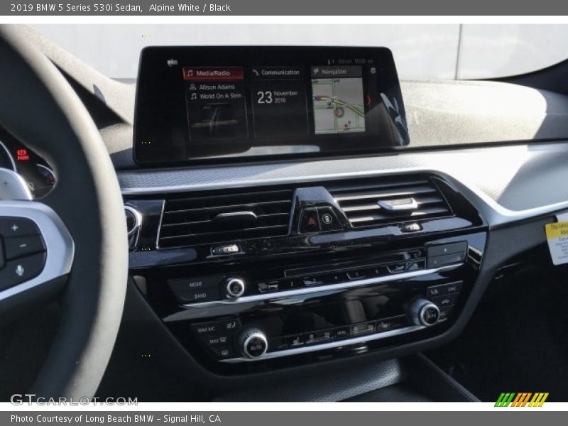 Alpine White / Black 2019 BMW 5 Series 530i Sedan
