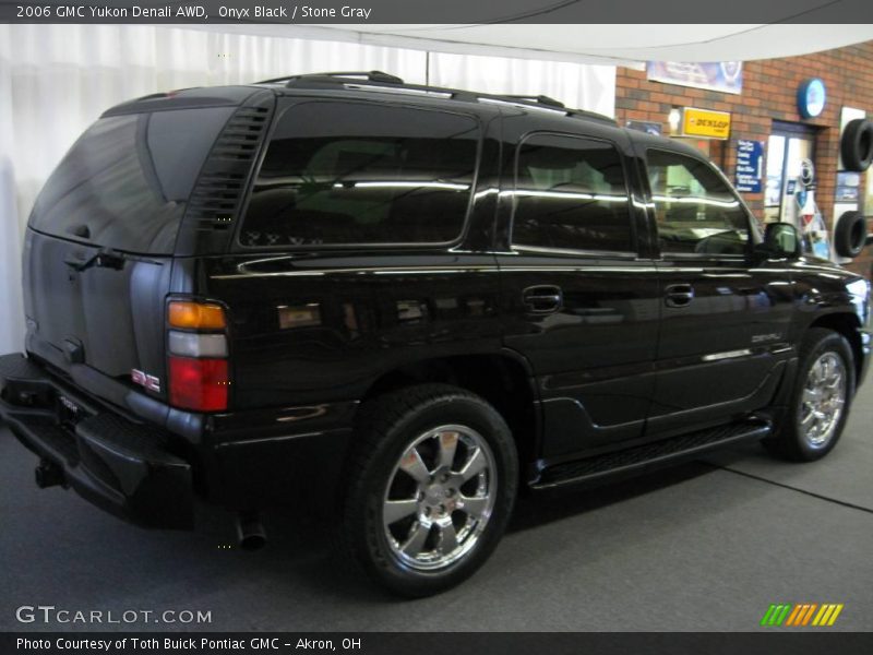 Onyx Black / Stone Gray 2006 GMC Yukon Denali AWD