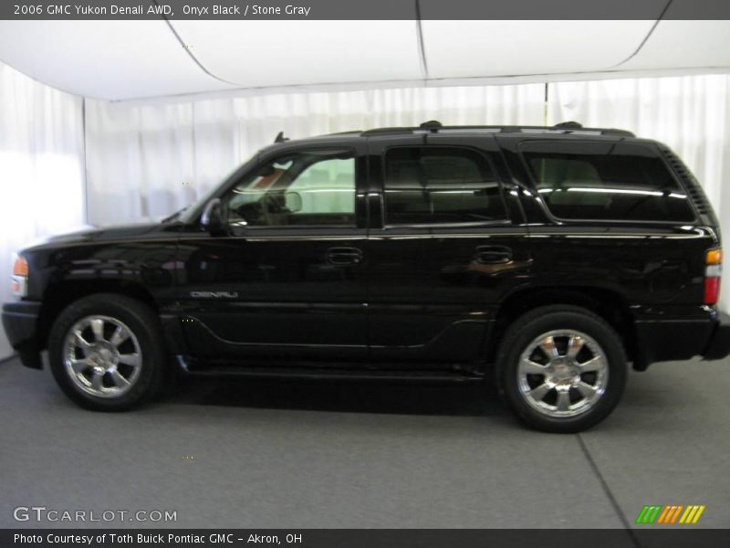 Onyx Black / Stone Gray 2006 GMC Yukon Denali AWD