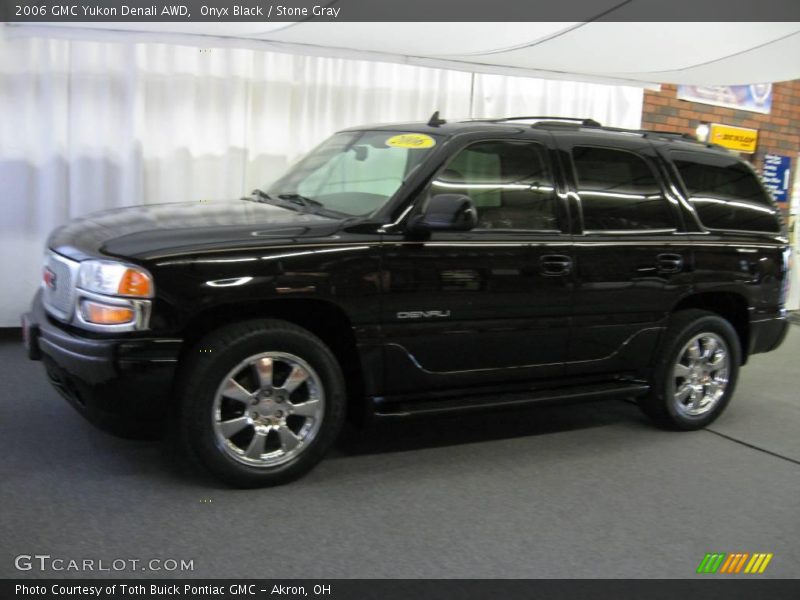 Onyx Black / Stone Gray 2006 GMC Yukon Denali AWD