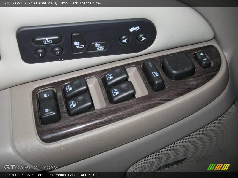 Onyx Black / Stone Gray 2006 GMC Yukon Denali AWD