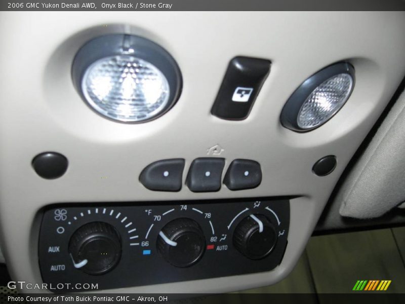 Onyx Black / Stone Gray 2006 GMC Yukon Denali AWD