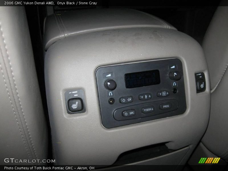 Onyx Black / Stone Gray 2006 GMC Yukon Denali AWD
