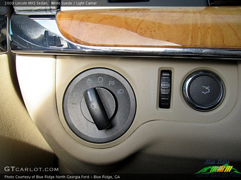 White Suede / Light Camel 2009 Lincoln MKS Sedan