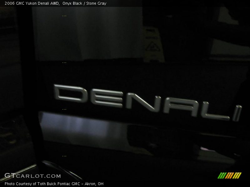 Onyx Black / Stone Gray 2006 GMC Yukon Denali AWD