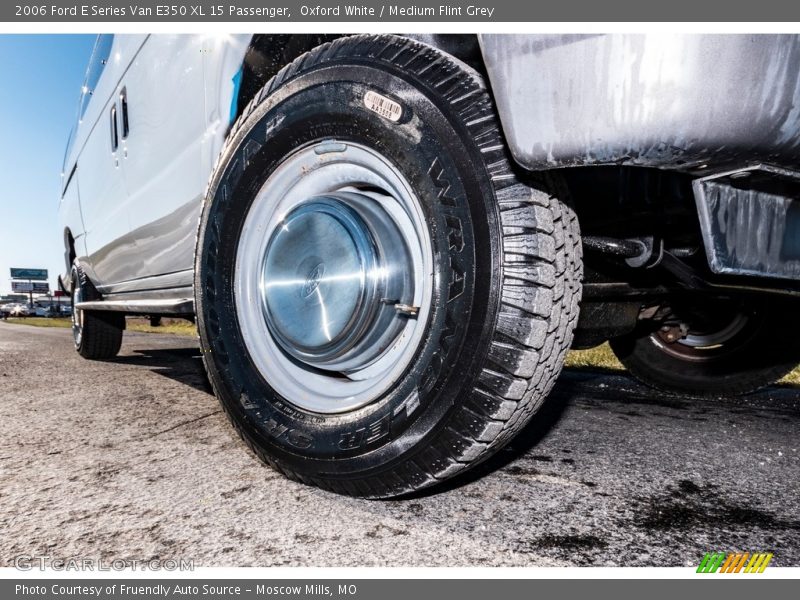 Oxford White / Medium Flint Grey 2006 Ford E Series Van E350 XL 15 Passenger