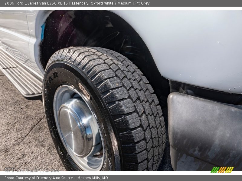 Oxford White / Medium Flint Grey 2006 Ford E Series Van E350 XL 15 Passenger
