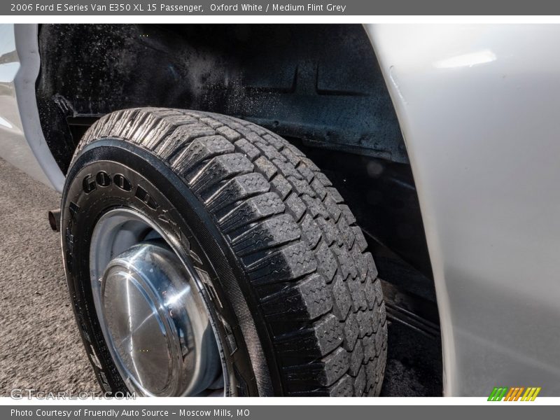 Oxford White / Medium Flint Grey 2006 Ford E Series Van E350 XL 15 Passenger