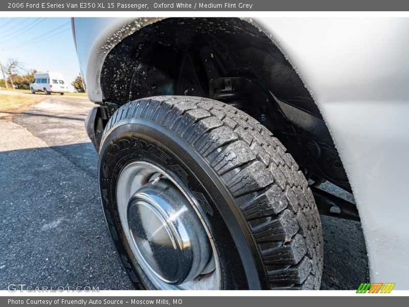 Oxford White / Medium Flint Grey 2006 Ford E Series Van E350 XL 15 Passenger
