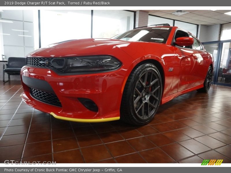 Front 3/4 View of 2019 Charger R/T Scat Pack