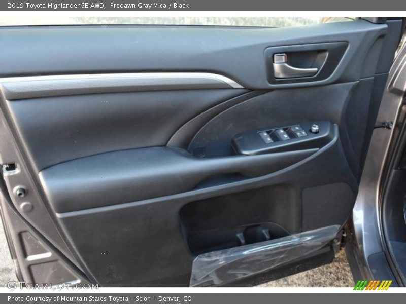 Predawn Gray Mica / Black 2019 Toyota Highlander SE AWD