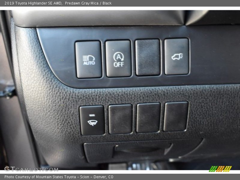 Predawn Gray Mica / Black 2019 Toyota Highlander SE AWD