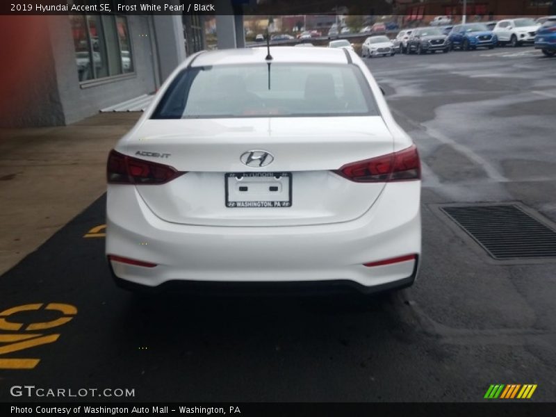 Frost White Pearl / Black 2019 Hyundai Accent SE