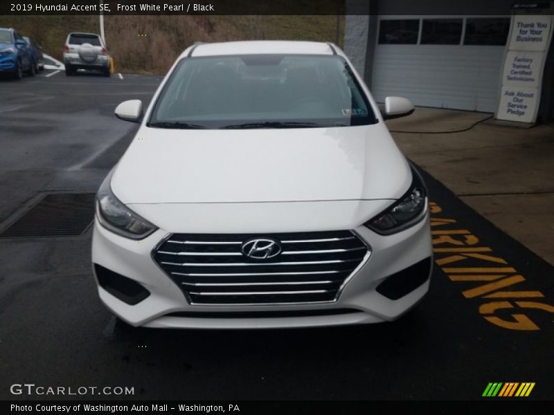 Frost White Pearl / Black 2019 Hyundai Accent SE