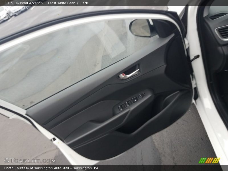 Frost White Pearl / Black 2019 Hyundai Accent SE