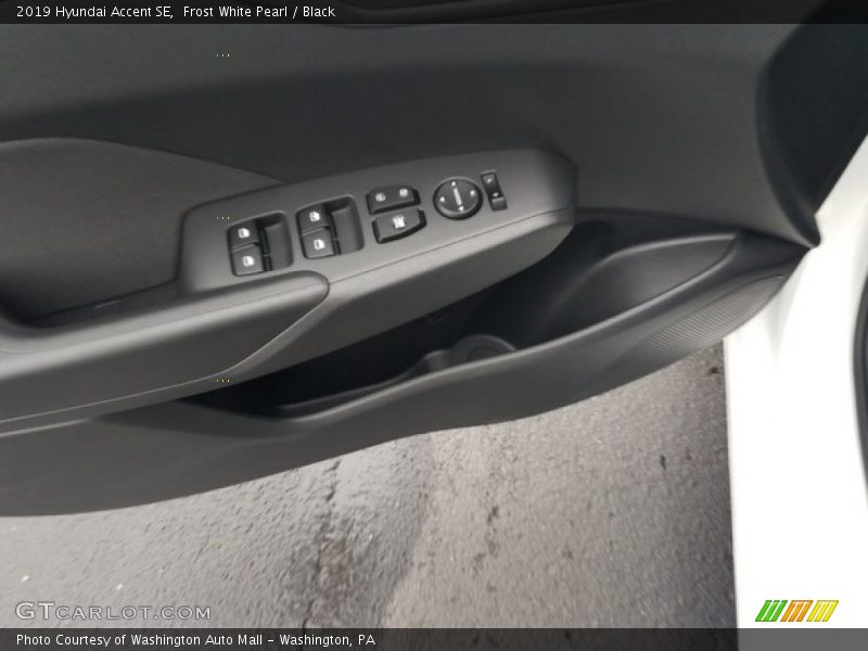 Frost White Pearl / Black 2019 Hyundai Accent SE