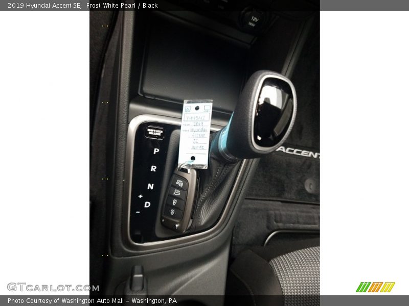 Frost White Pearl / Black 2019 Hyundai Accent SE
