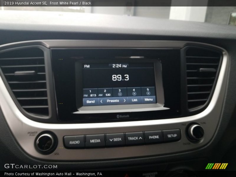Frost White Pearl / Black 2019 Hyundai Accent SE