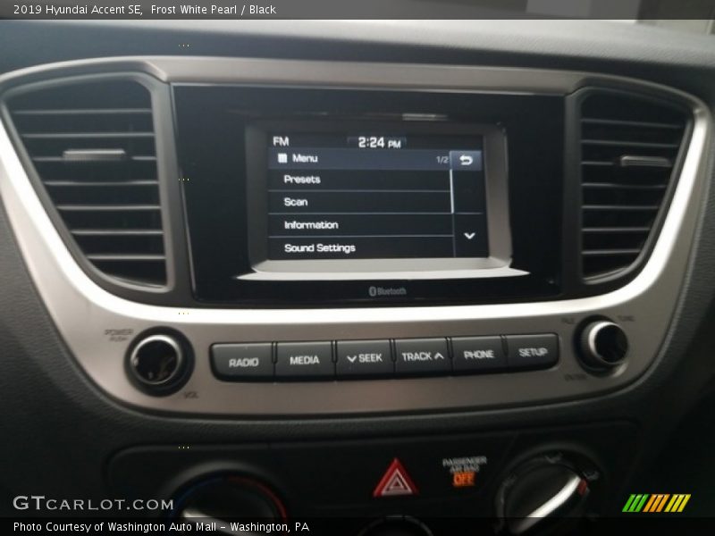 Frost White Pearl / Black 2019 Hyundai Accent SE