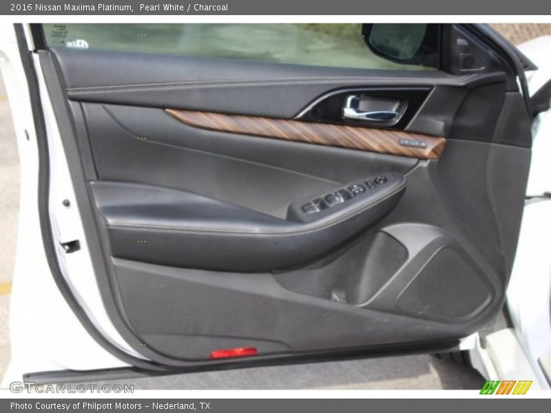 Pearl White / Charcoal 2016 Nissan Maxima Platinum
