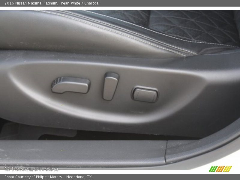 Pearl White / Charcoal 2016 Nissan Maxima Platinum