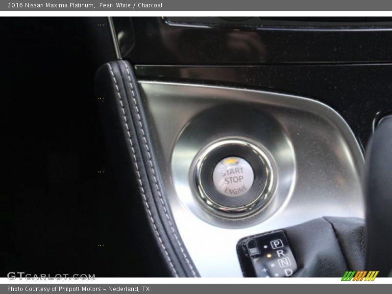 Pearl White / Charcoal 2016 Nissan Maxima Platinum