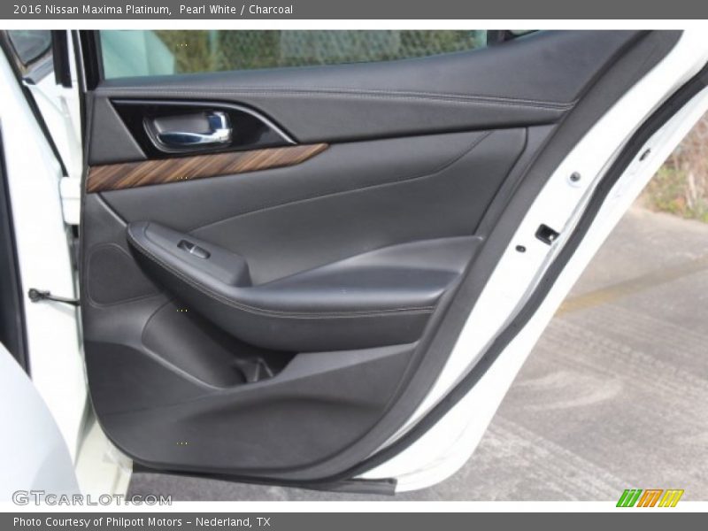 Pearl White / Charcoal 2016 Nissan Maxima Platinum