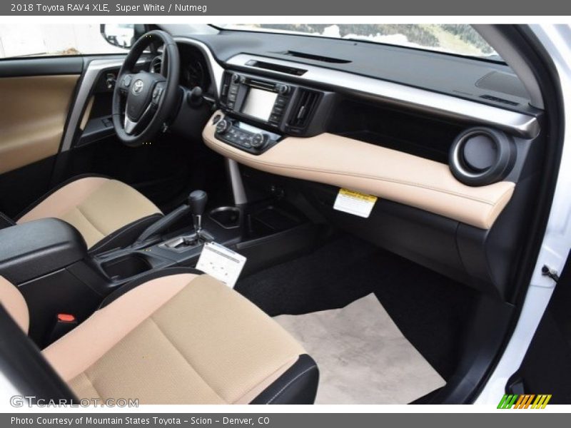 Super White / Nutmeg 2018 Toyota RAV4 XLE