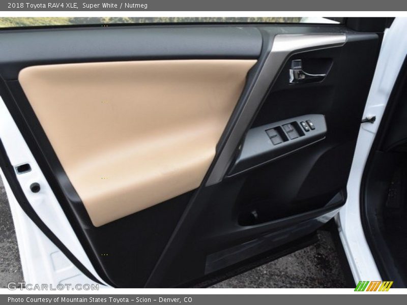 Super White / Nutmeg 2018 Toyota RAV4 XLE