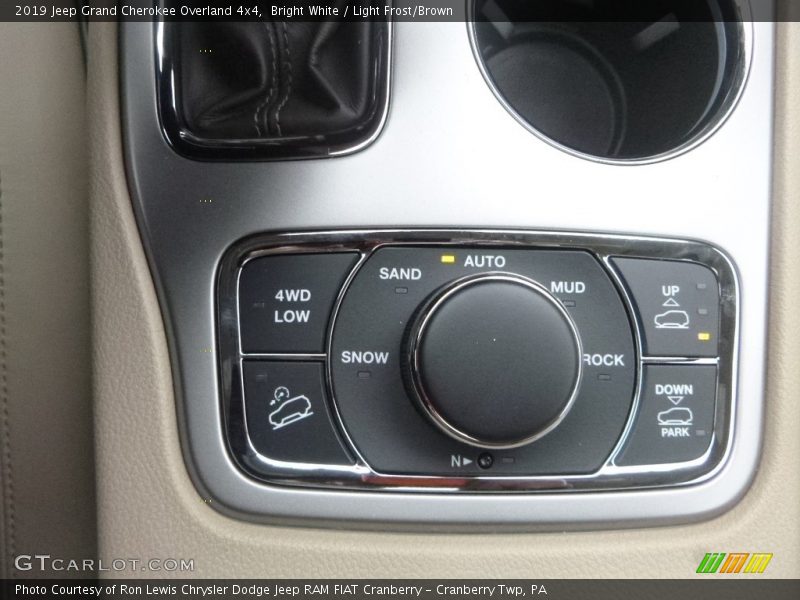 Bright White / Light Frost/Brown 2019 Jeep Grand Cherokee Overland 4x4