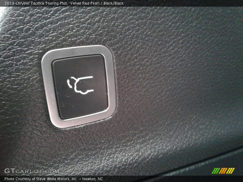 Velvet Red Pearl / Black/Black 2019 Chrysler Pacifica Touring Plus